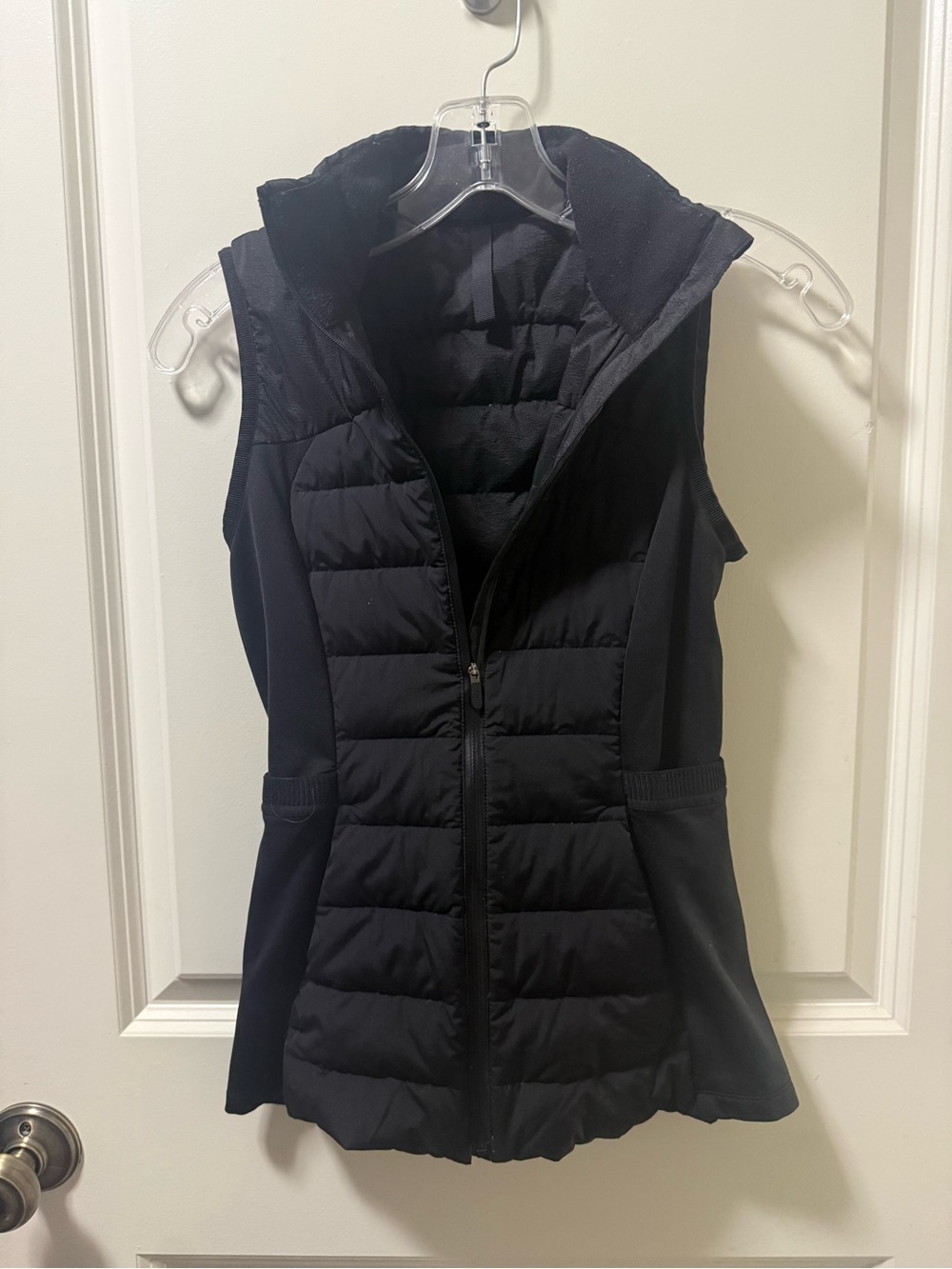 lululemon athletica Black Extremely Flattering Vest!!